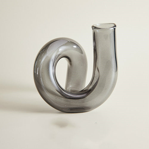 Dekorative Glasvase in geschwungener Form