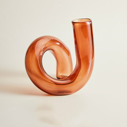 Dekorative Glasvase in geschwungener Form