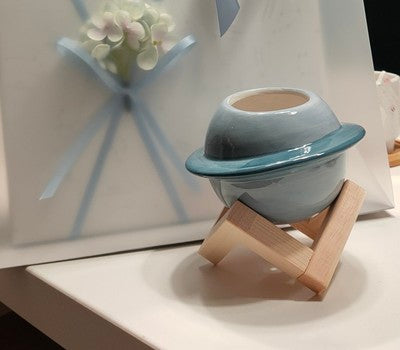 Dekorativer Blumentopf im Planetmotiv mit Ring