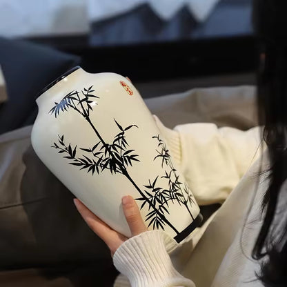 Dekorative Keramikvase im japanischen